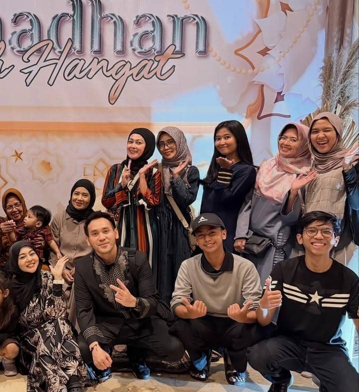 Jenita Janet ajak keluarga bukber