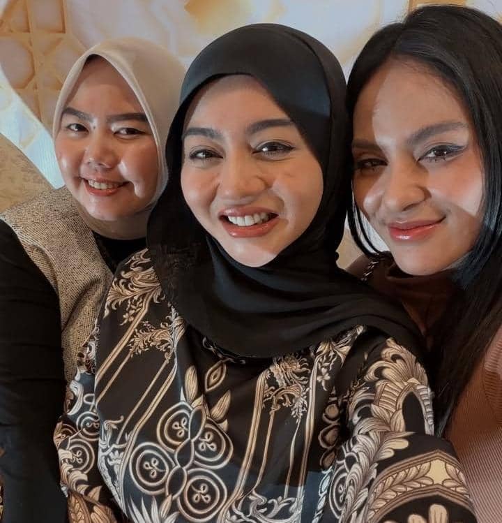 Jenita Janet ajak keluarga bukber