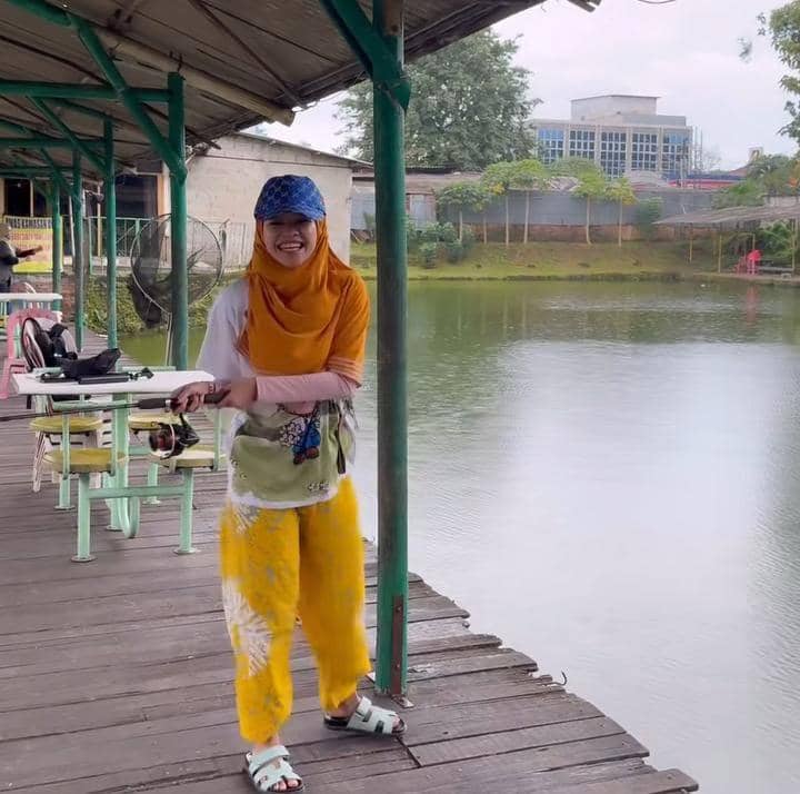 potret Ummi Quary mancing di galatama