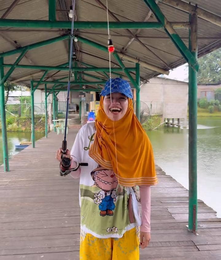 potret Ummi Quary mancing di galatama