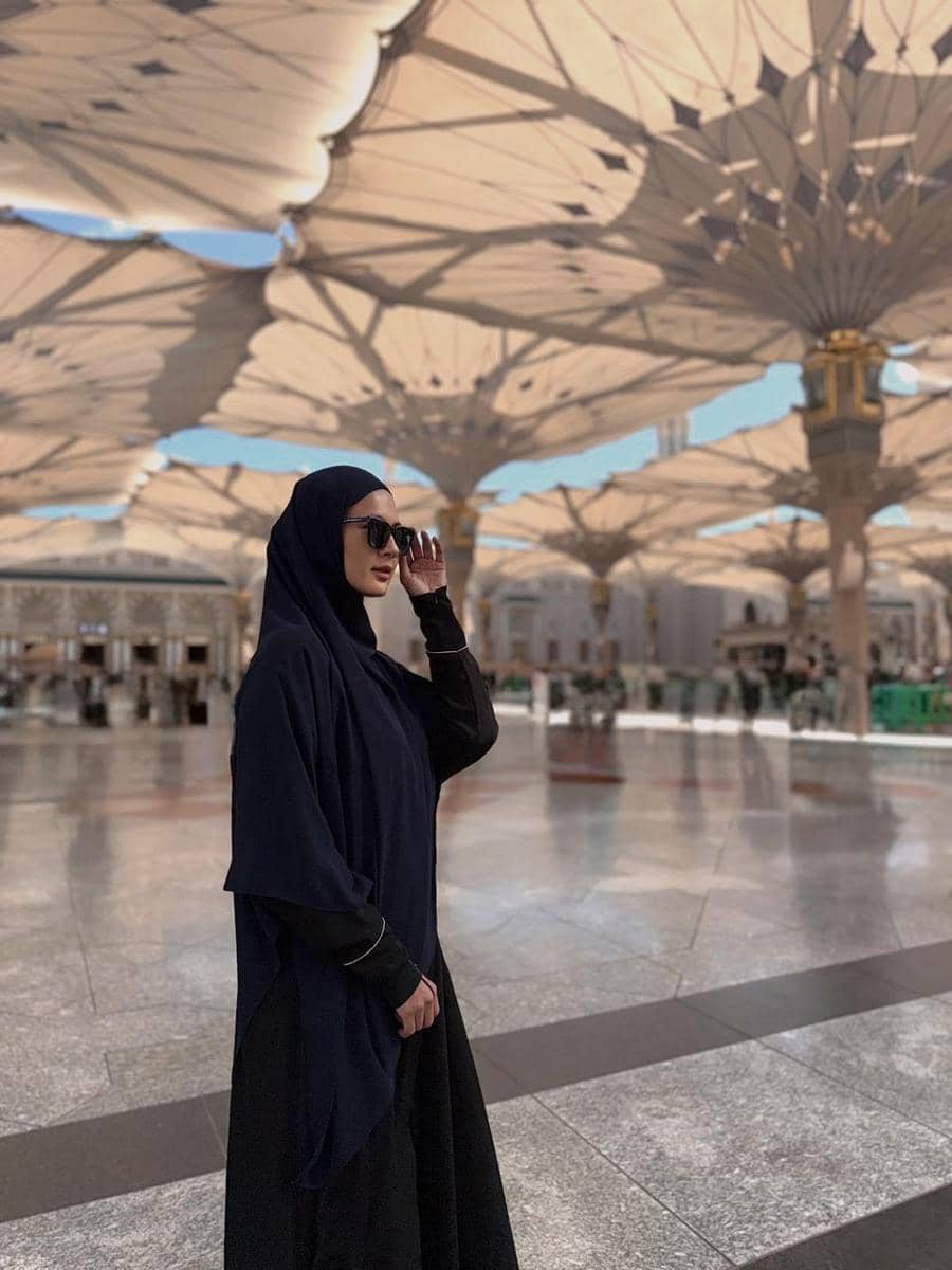 Paula Verhoeven saat umrah di bulan Ramadan 2026