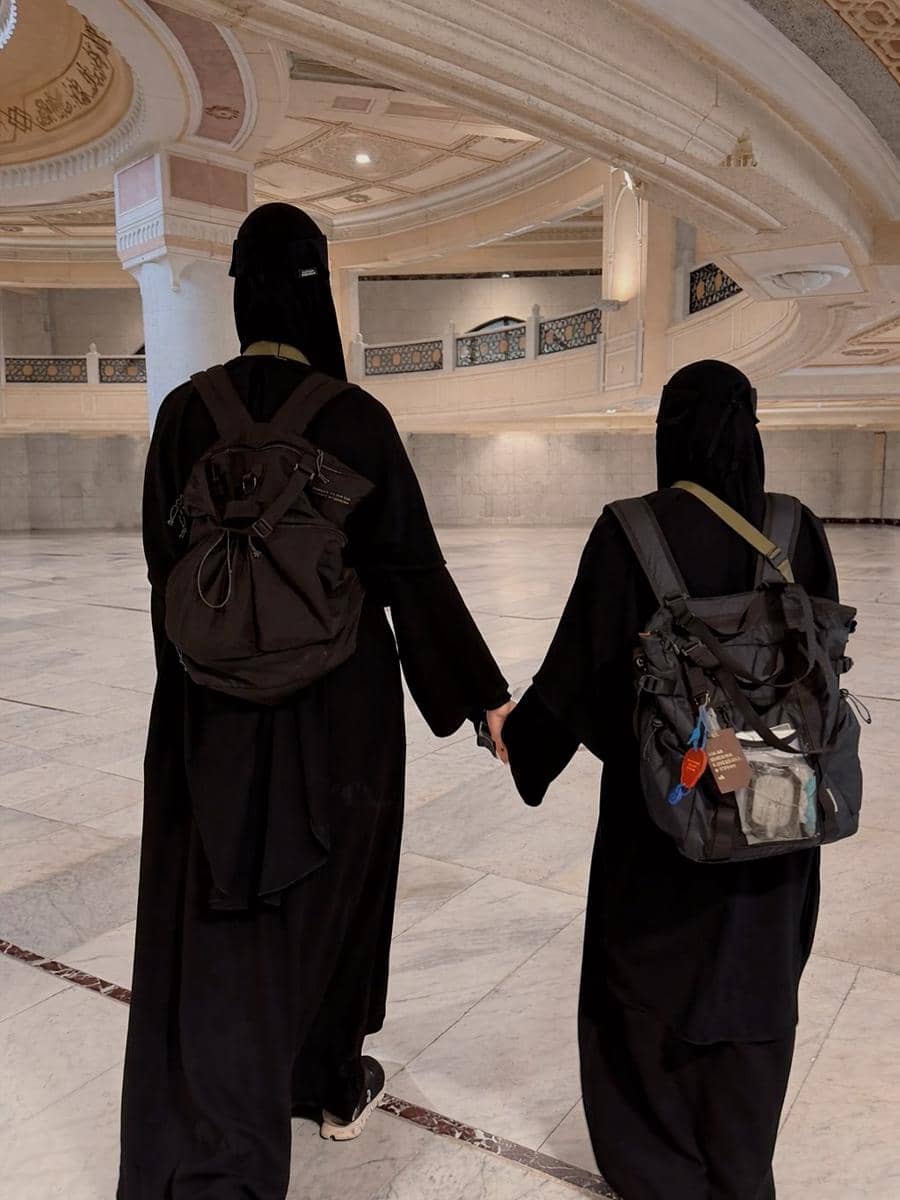 Paula Verhoeven saat umrah di bulan Ramadan 2026