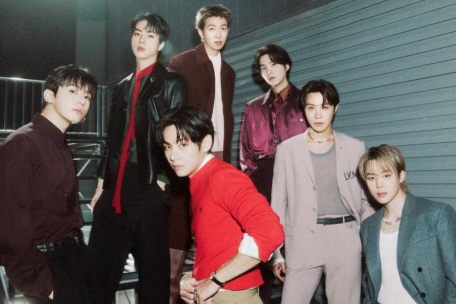 Jin BTS Gak Pede dengan Suaranya, Respons Member Lain Bikin Terharu