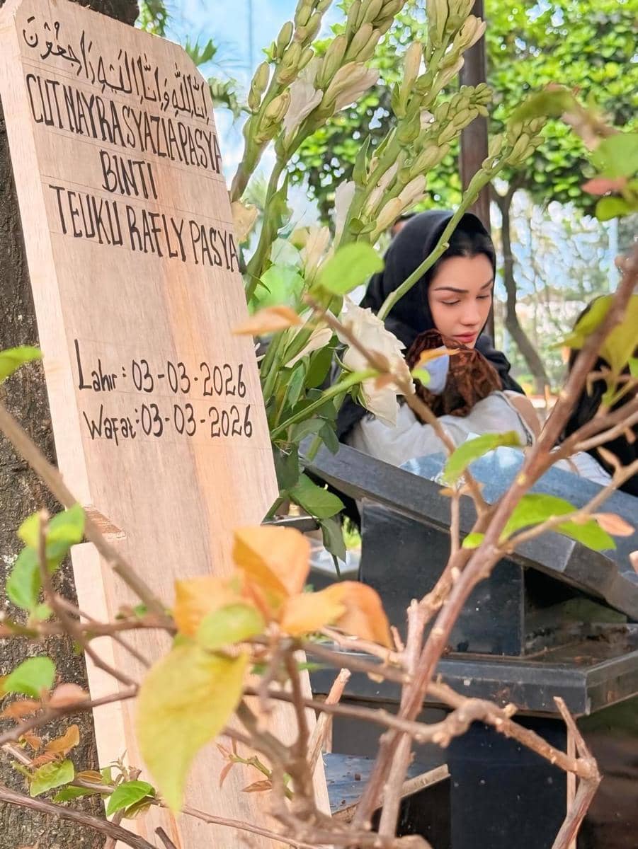 Pemakaman Bayi Teuku Rafly yang Meninggal dalam Kandungan (instagram.com/nourahsheivirah)