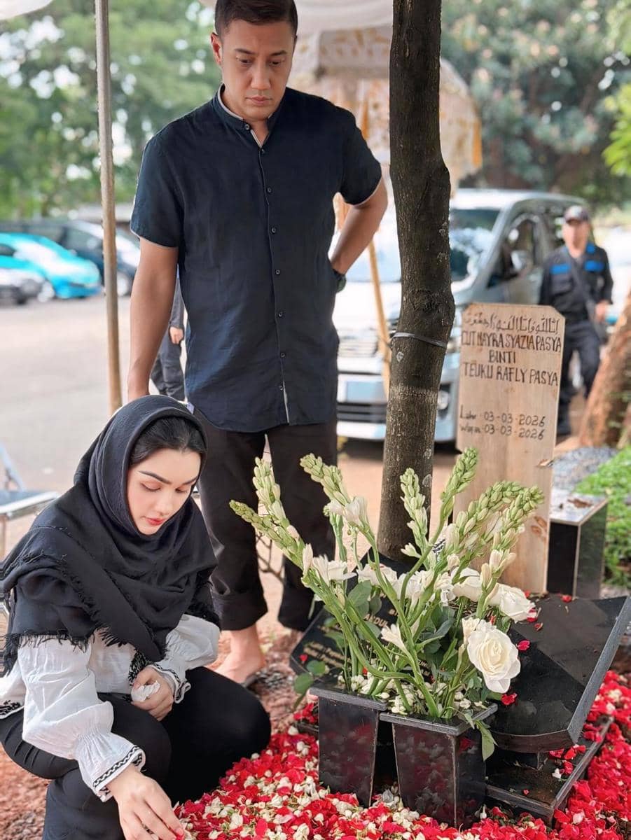 Pemakaman Bayi Teuku Rafly yang Meninggal dalam Kandungan (instagram.com/nourahsheivirah)