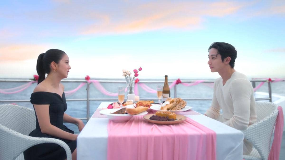 Jisoo dan Lee Soo Hyuk di drama Boyfriend on Demand