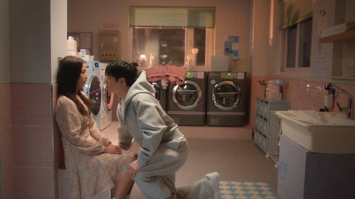 Jisoo dan Seo Kang Joon di drama Boyfriend on Demand