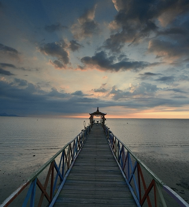 Foto Dermaga Kayu Pantai Pasir Putih Situbondo