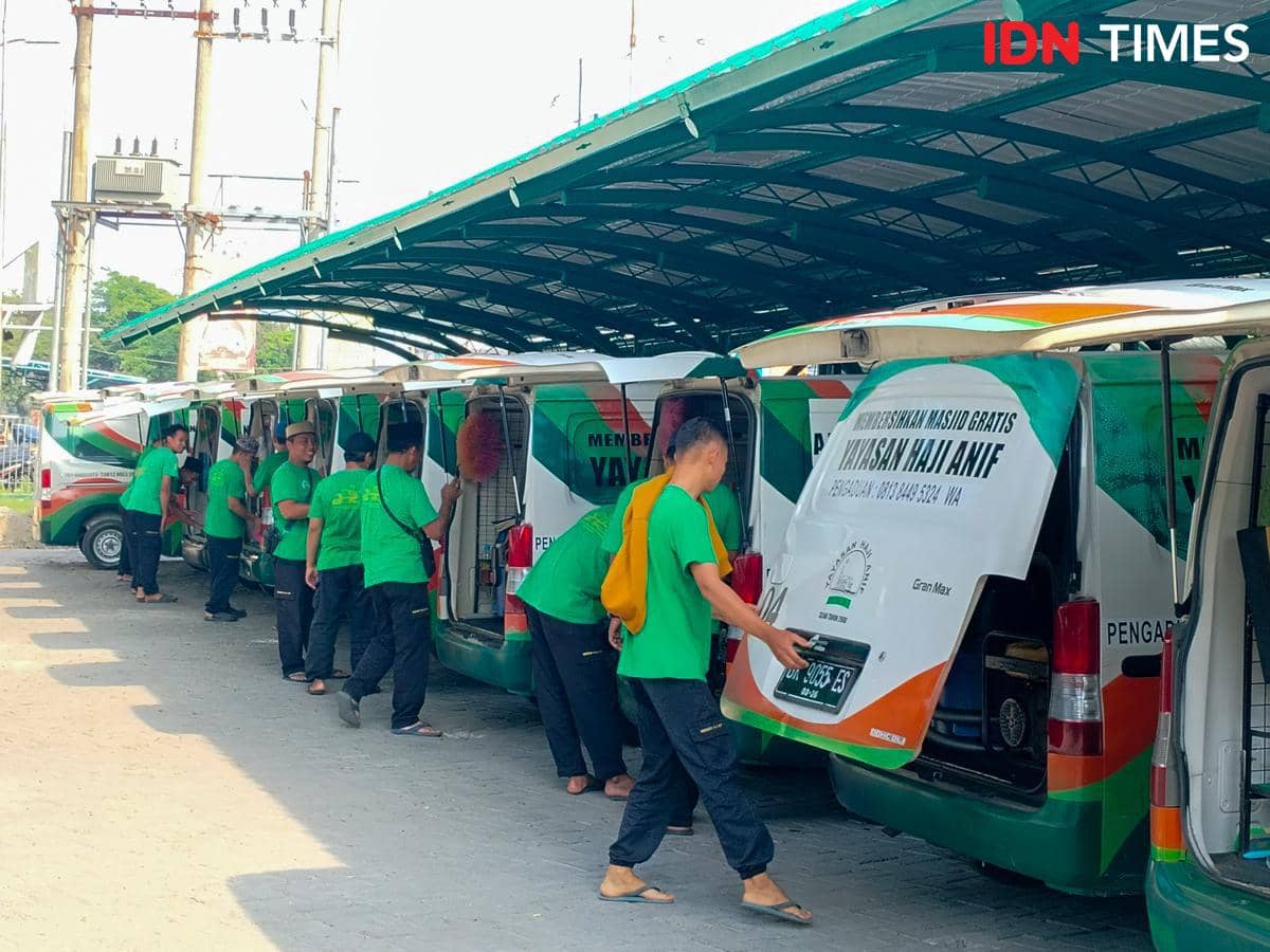 Yayasan Haji Anif Bersihkan 4.000 Masjid secara Gratis selama Ramadan