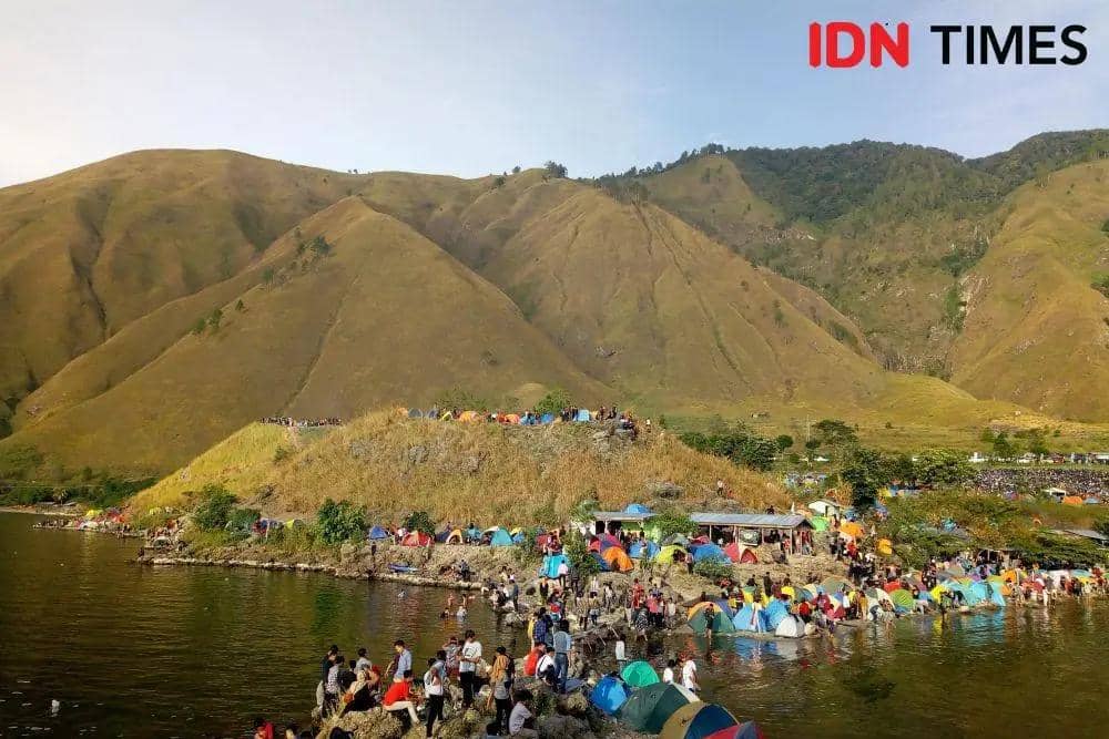 Suasana Camping di Paropo, Desa Silalahi I, Kecamatan Silahisabungan, Kabupaten Dairi (IDN Times/Arifin Al Alamudi)