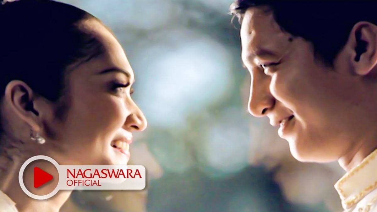 cuplikan video klip "Sayang Lahir Batin"