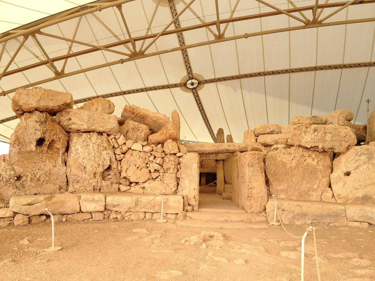 ilustrasi mnajdra temples