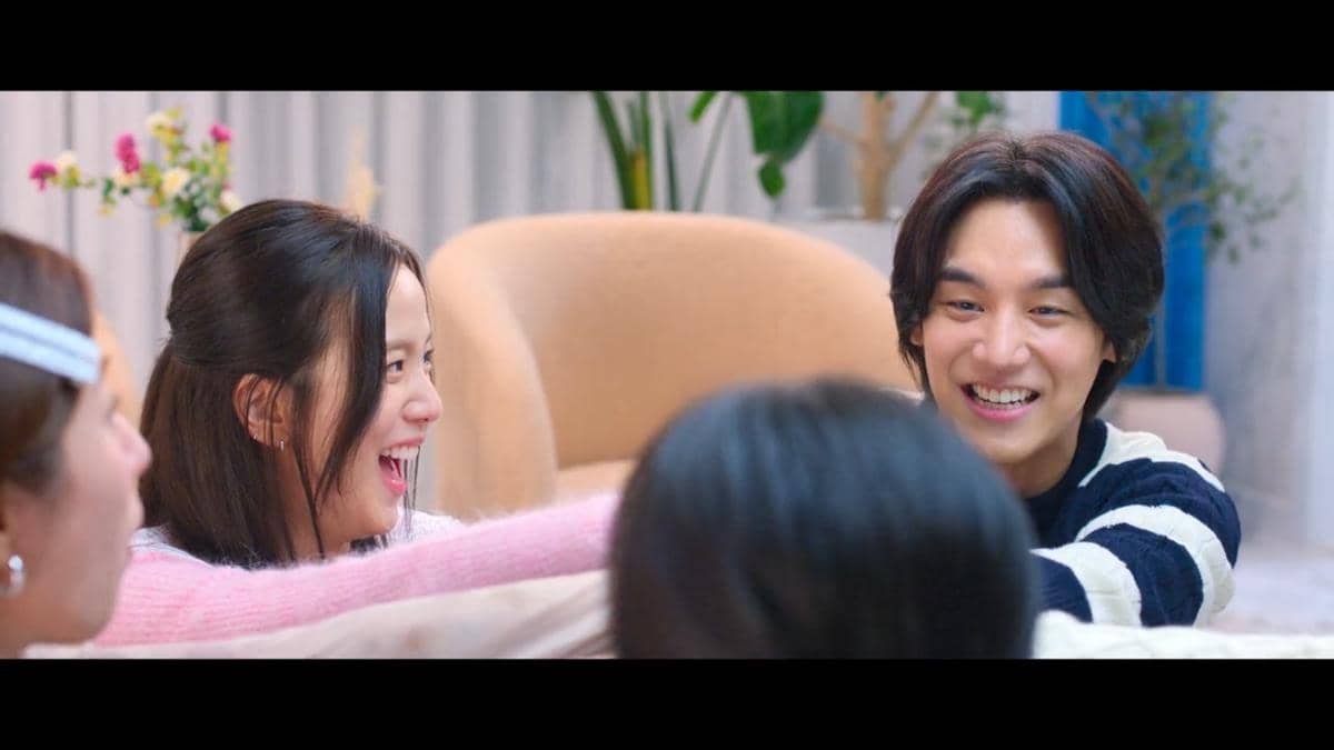 Jisoo dan Hong Seung Bom di drama Boyfriend on Demand