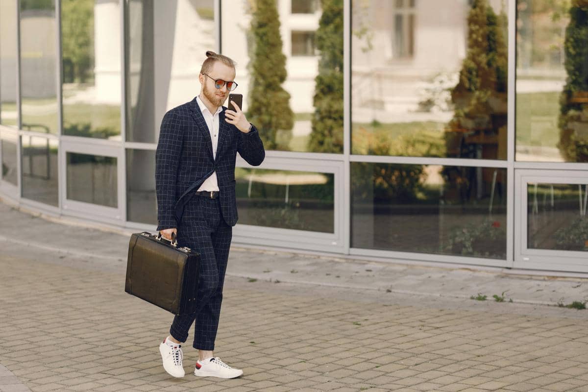 ilustrasi sneakers pria