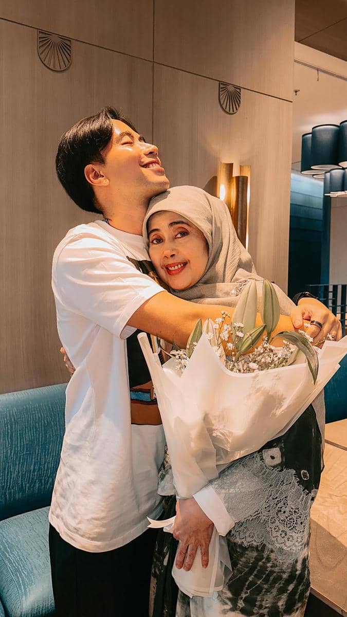 VIdi Aldiano dan sang mama