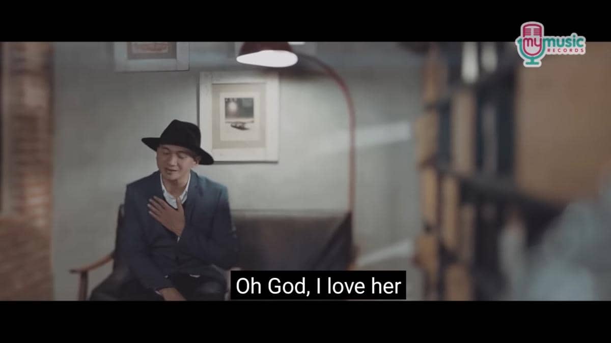 cuplikan video klip "Dia"