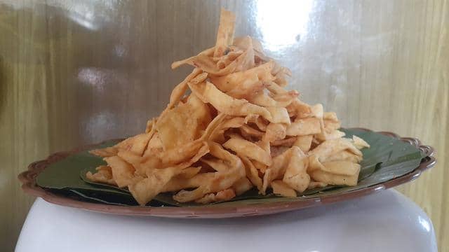 ilustrasi keripik pangsit 