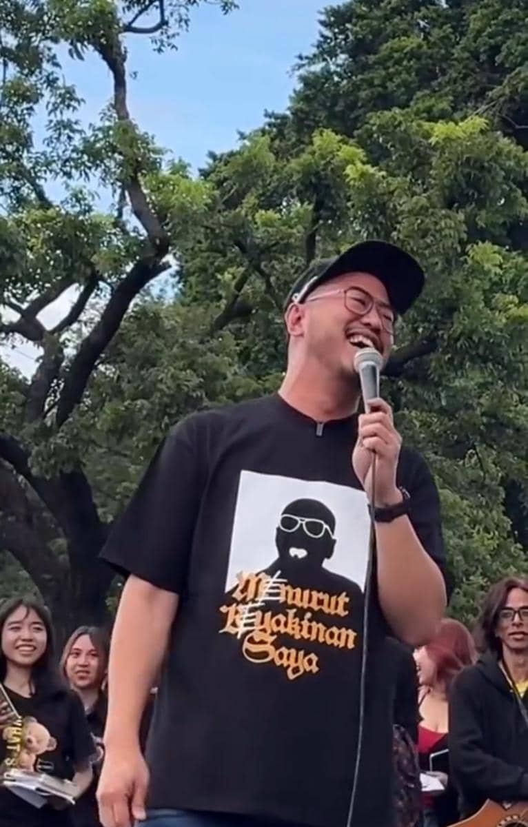 potret Pandji Pragiwaksono ikut aksi kamisan