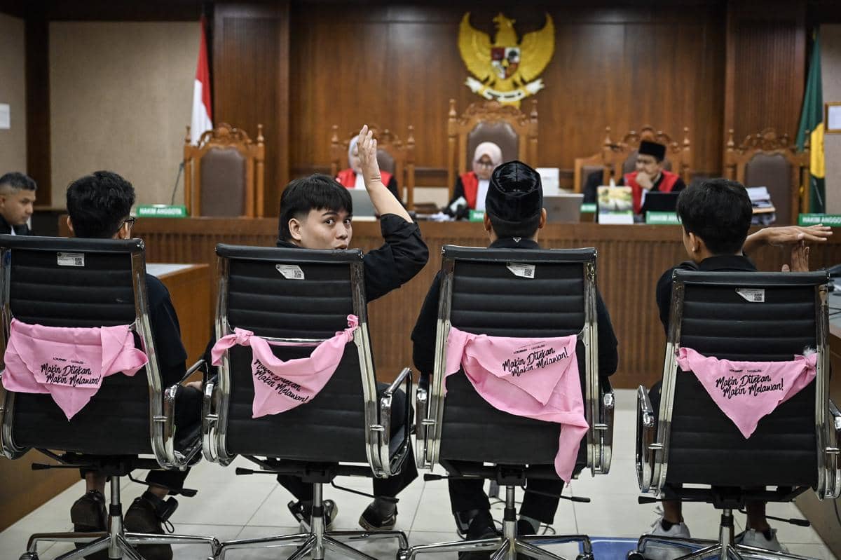 Delpedro dkk divonis bebas