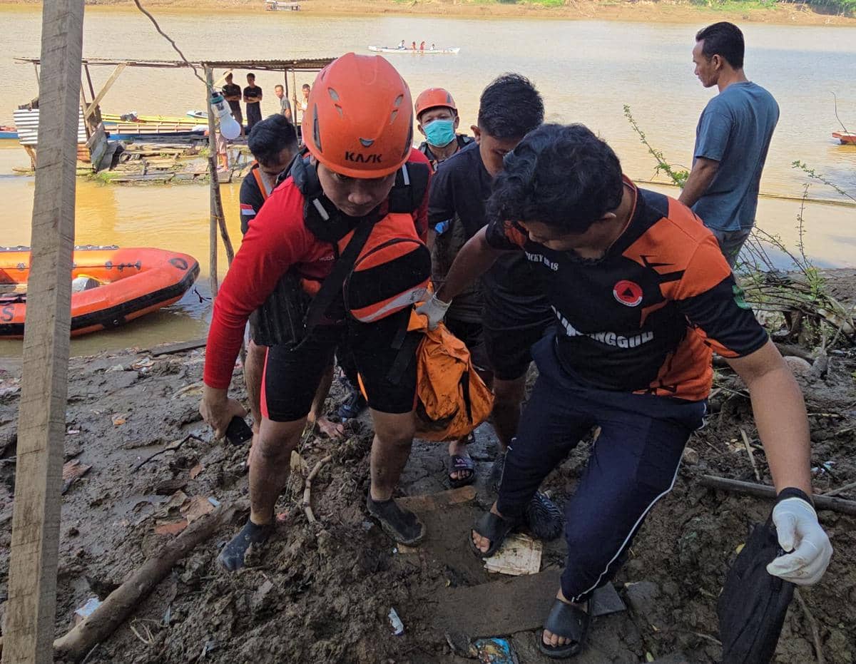Perahu Karam di Sungai Musi, Pemuda Tewas Tenggelam
