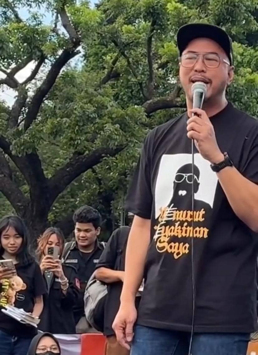 potret Pandji Pragiwaksono ikut aksi kamisan