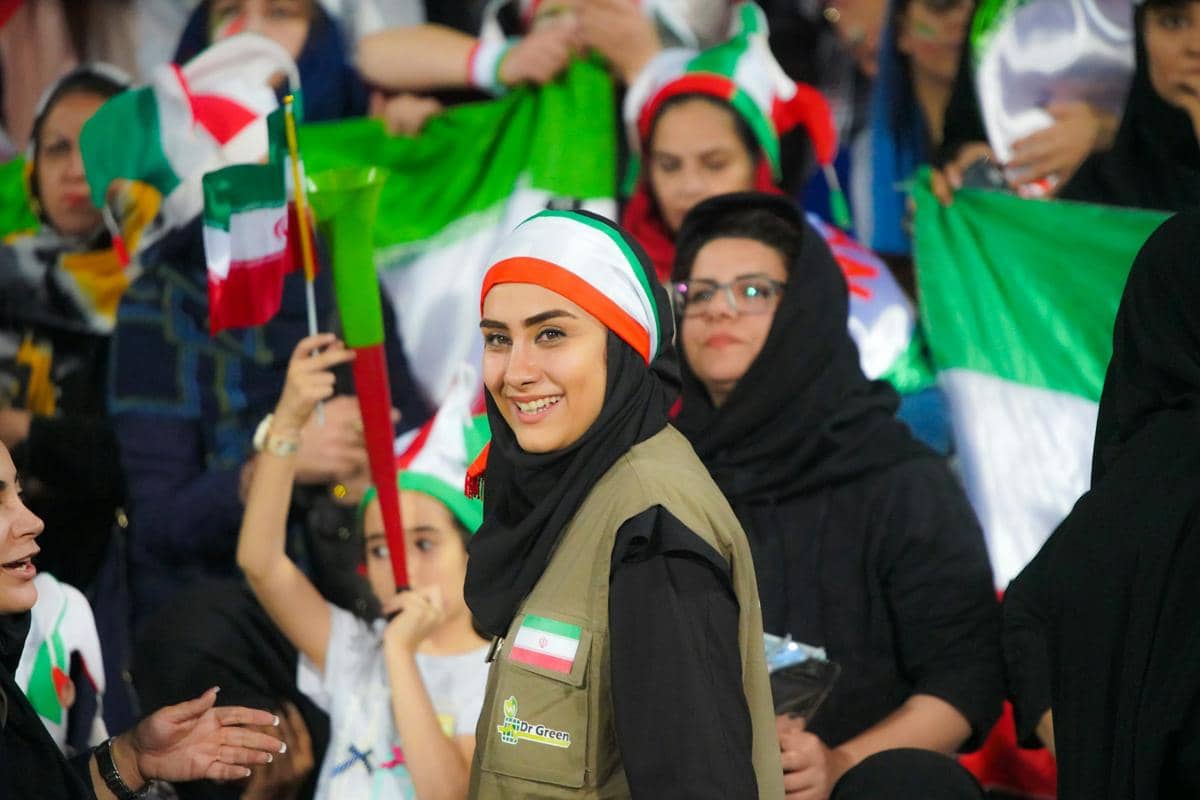 Warga Iran sedang melakukan protes.