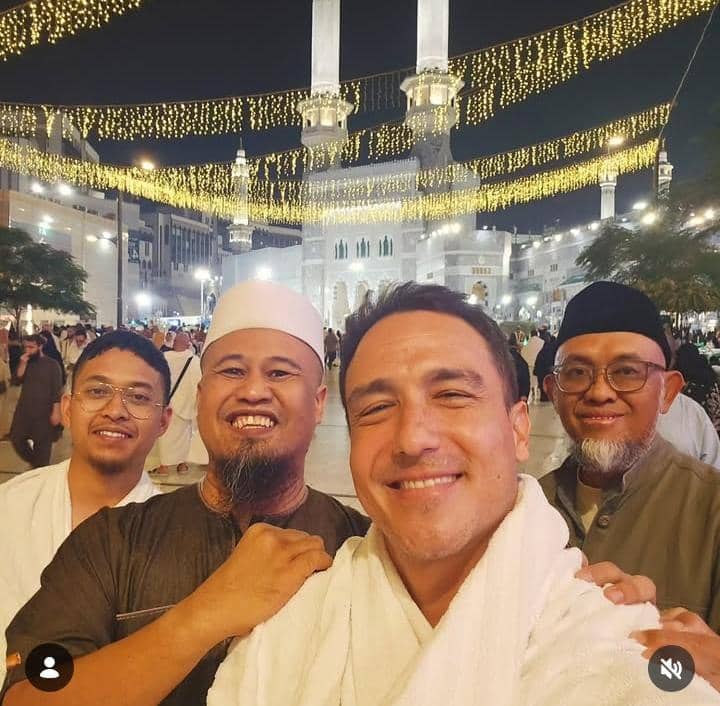 potret Hamish Daud umrah saat Ramadan