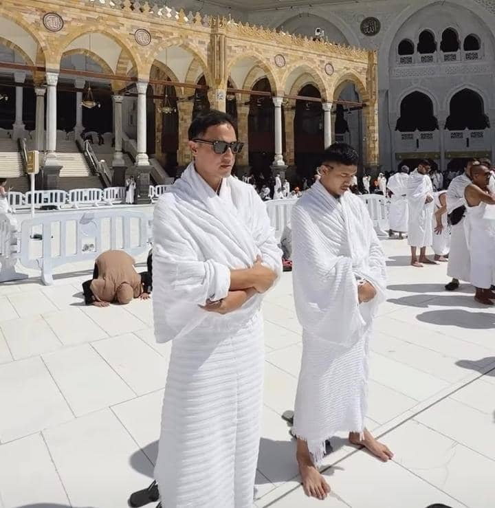 potret Hamish Daud umrah saat Ramadan