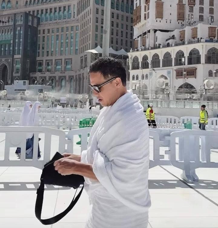 potret Hamish Daud umrah saat Ramadan