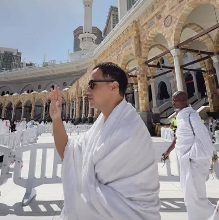 potret Hamish Daud umrah saat Ramadan