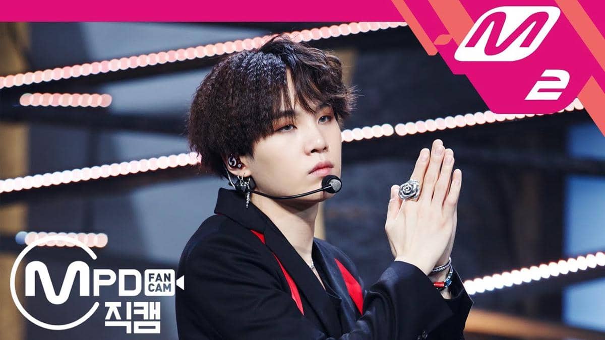cuplikan fancam Suga BTS di lagu "FAKE LOVE"