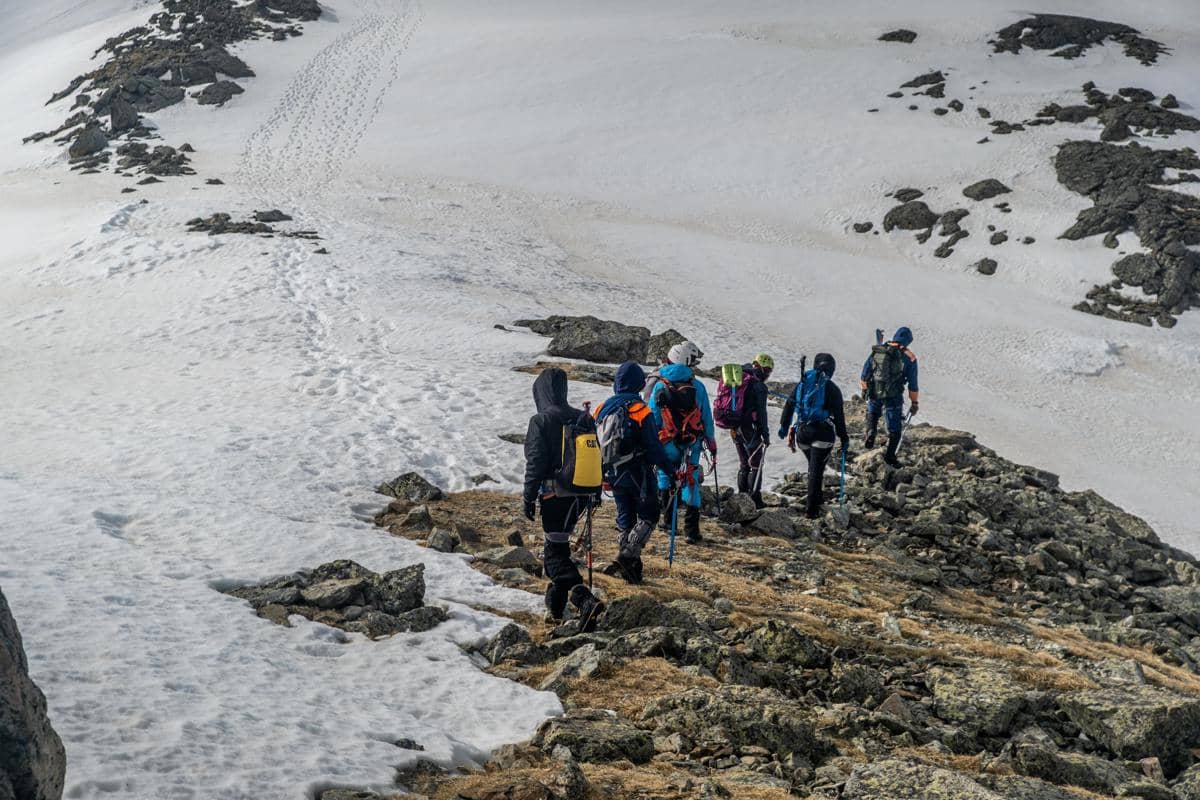 4 Tugas Leader saat Mendaki Gunung Secara Berkelompok 