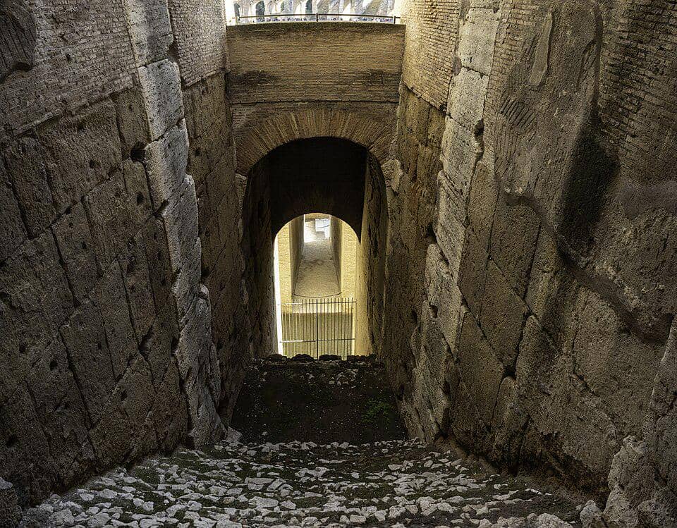 potret interior Colosseum Roma