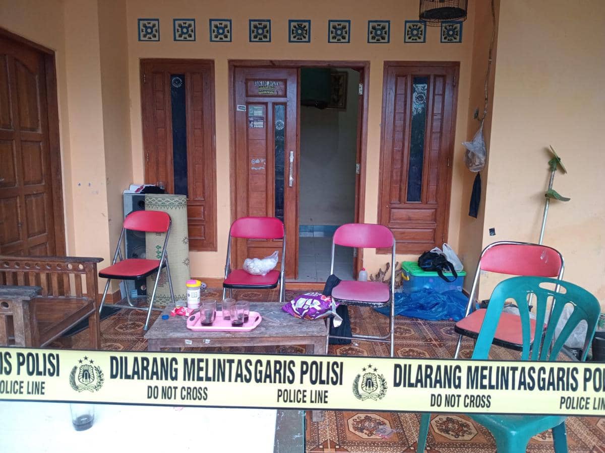Penyidik Polres Bantul gelar olah TKP di rumah korban pembunuhan di Sedayu Bantul. (Dok. Polres Bantul)
