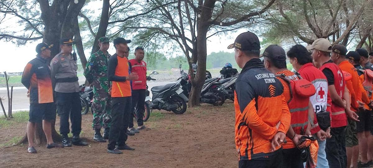 Pencarian korban tenggelam dan hilang di muara Sungai Serang Kulon Progo. 