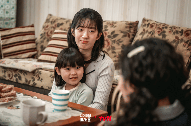 Kim Se A dan Kang Chae Young di drama Undercover Miss Hong