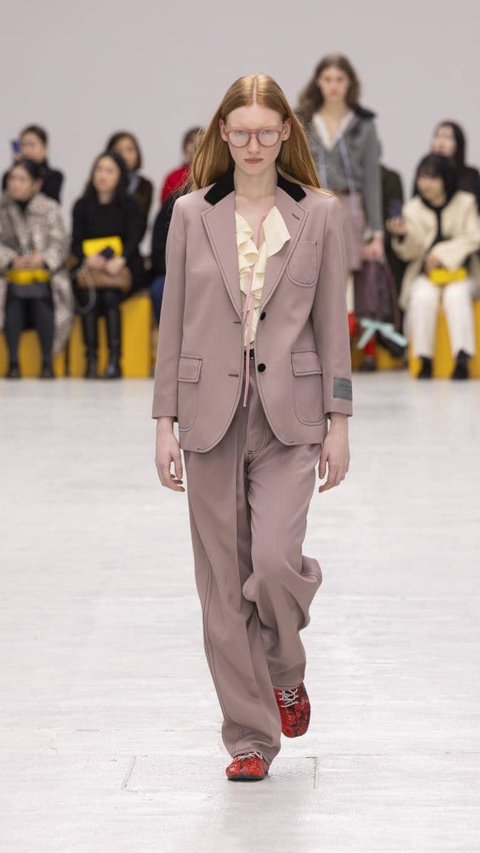 Koleksi Onitsuka Tiger Autumn/Winter di Milan Fashion Week 2026.