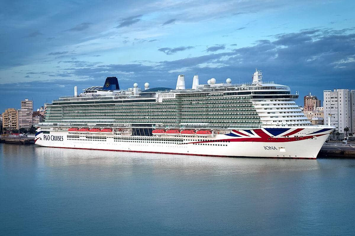 potret kapal pesiar mewah Iona yang merupakan salah satu kapal pesiar terbesar buatan galangan kapal Meyer Werft dengan berat 184.089 GT