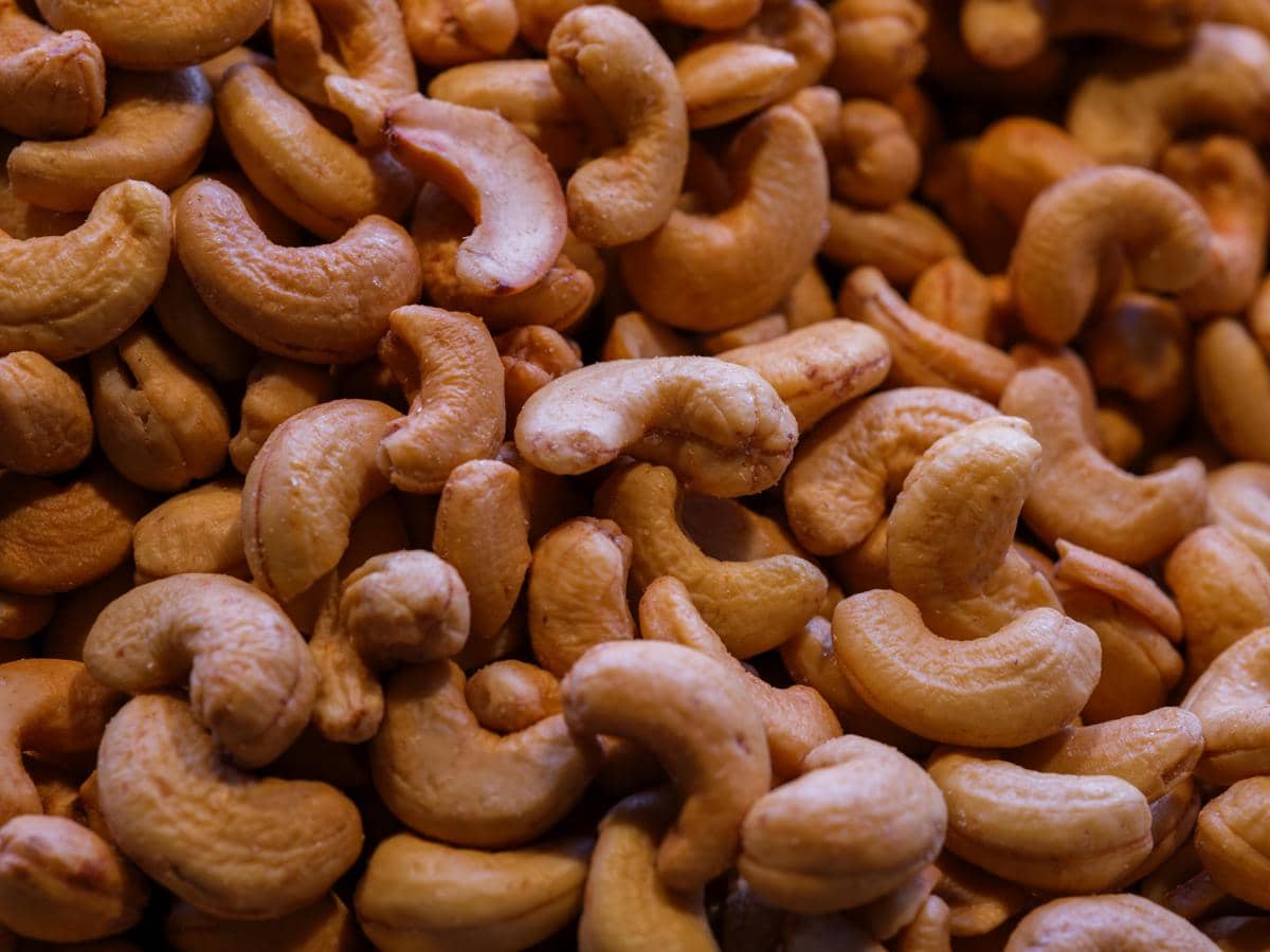 6 Cara Menggoreng Kacang Mete agar Renyah dan Gurih Maksimal