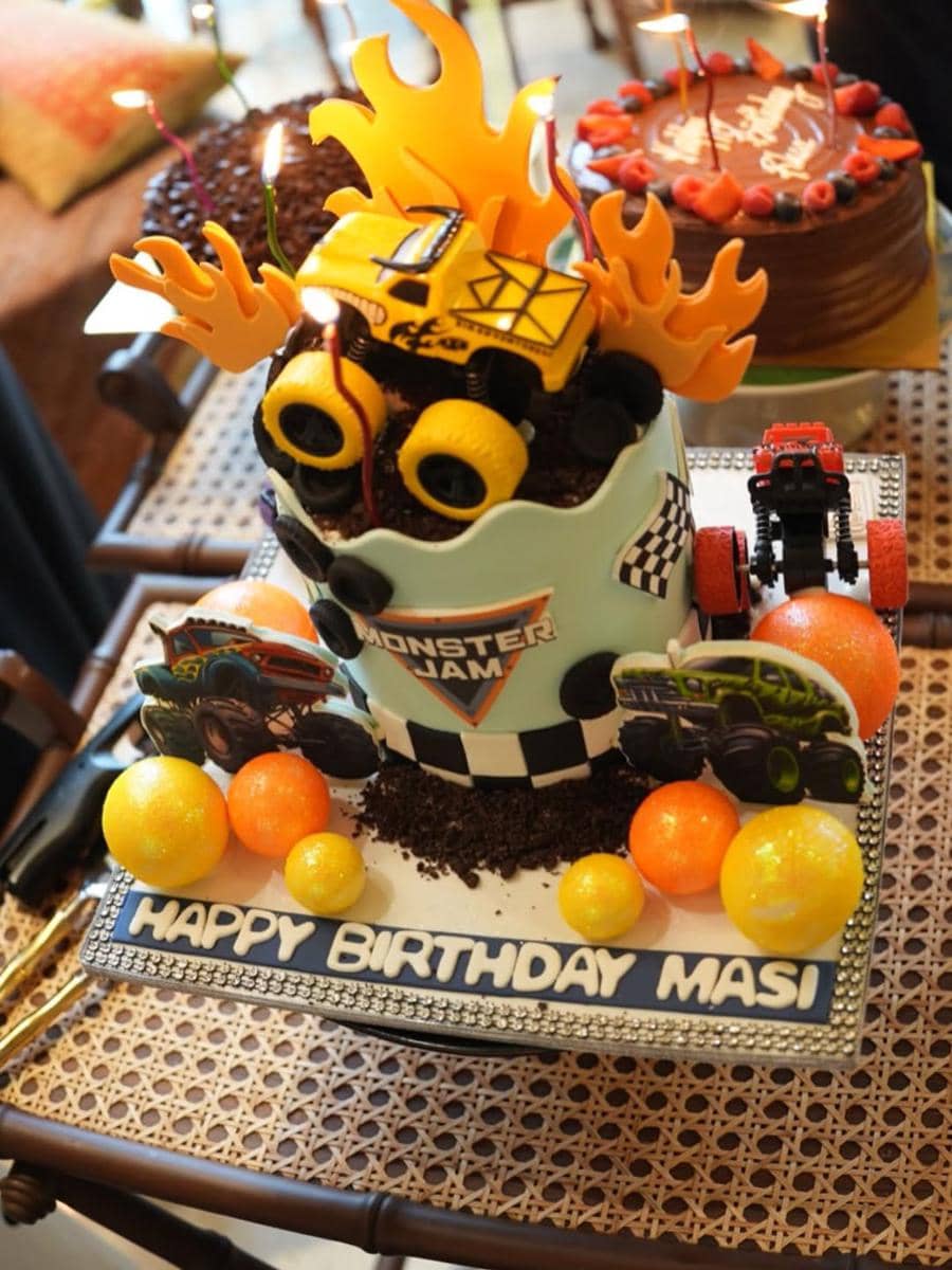 unggahan Rhea Kapoor