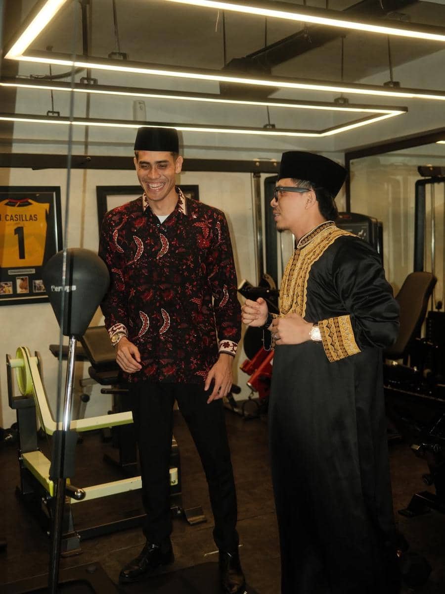 Keluarga Atta dan Aisar Khaled bukber.