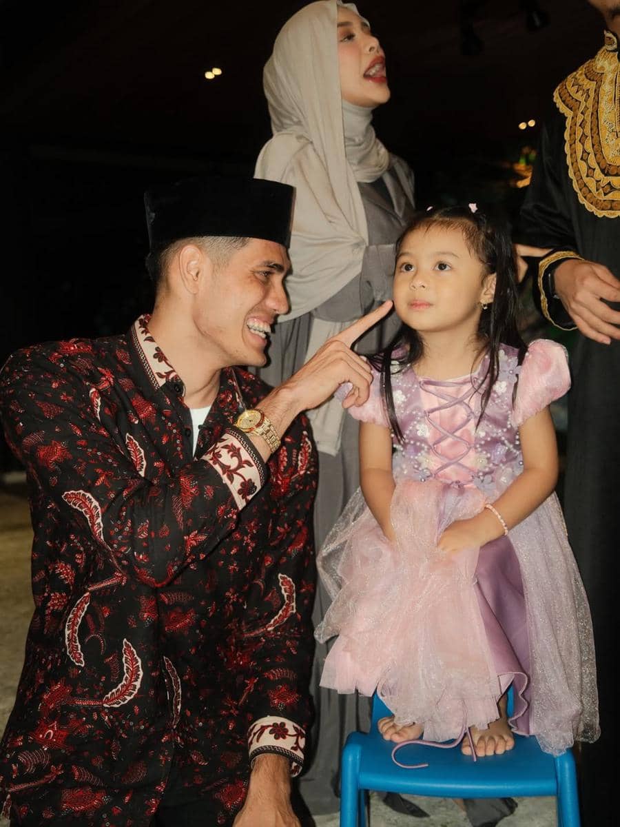 Keluarga Atta dan Aisar Khaled bukber.