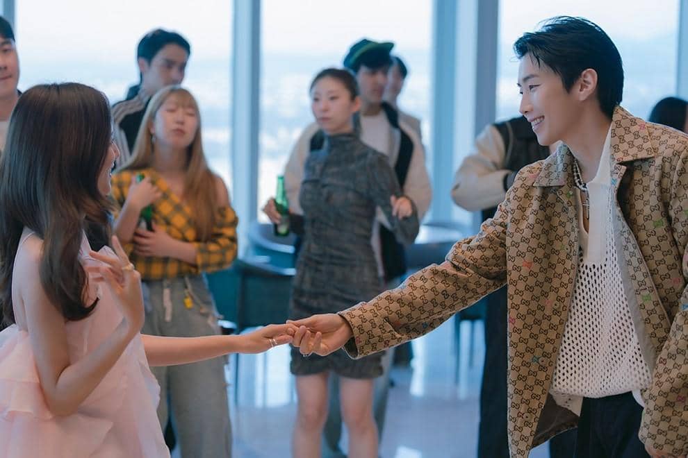 7 Perbedaan Pacar Virtual dan Pacar Nyata di Boyfriend on Demand