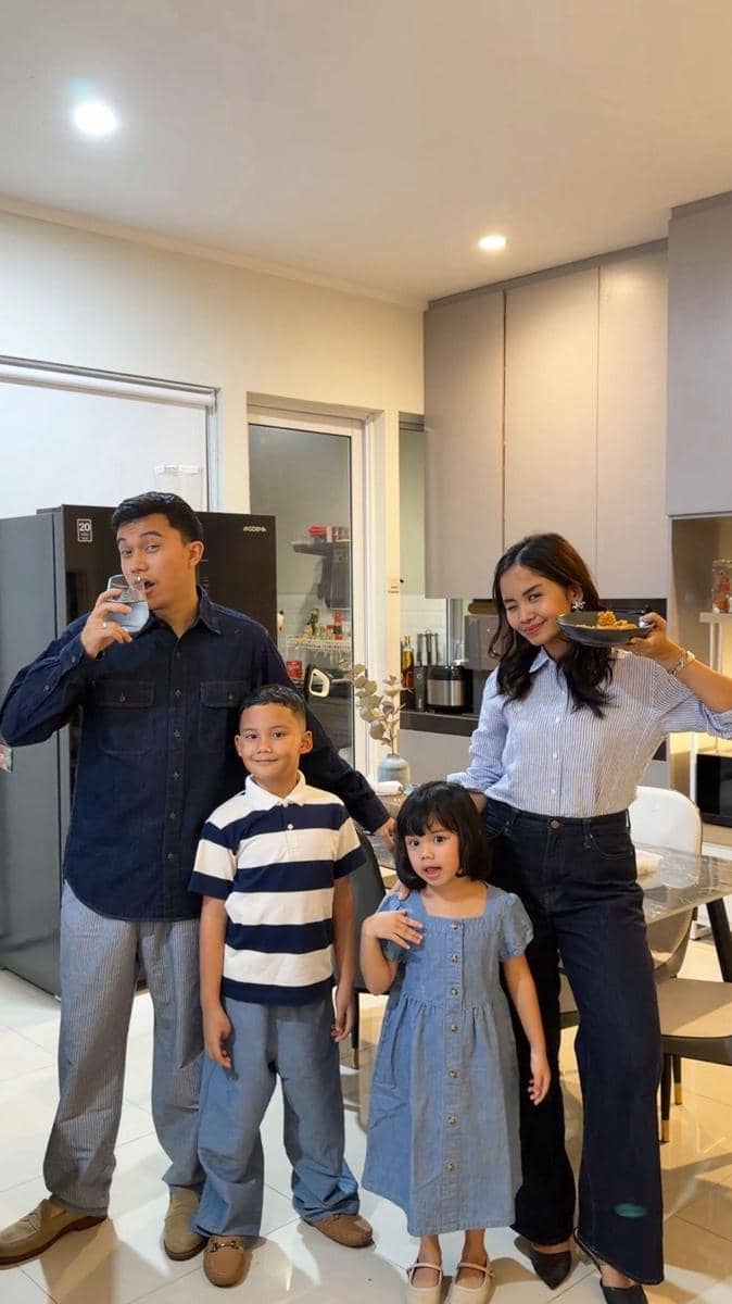 Potret keluarga Misya and Piyo 