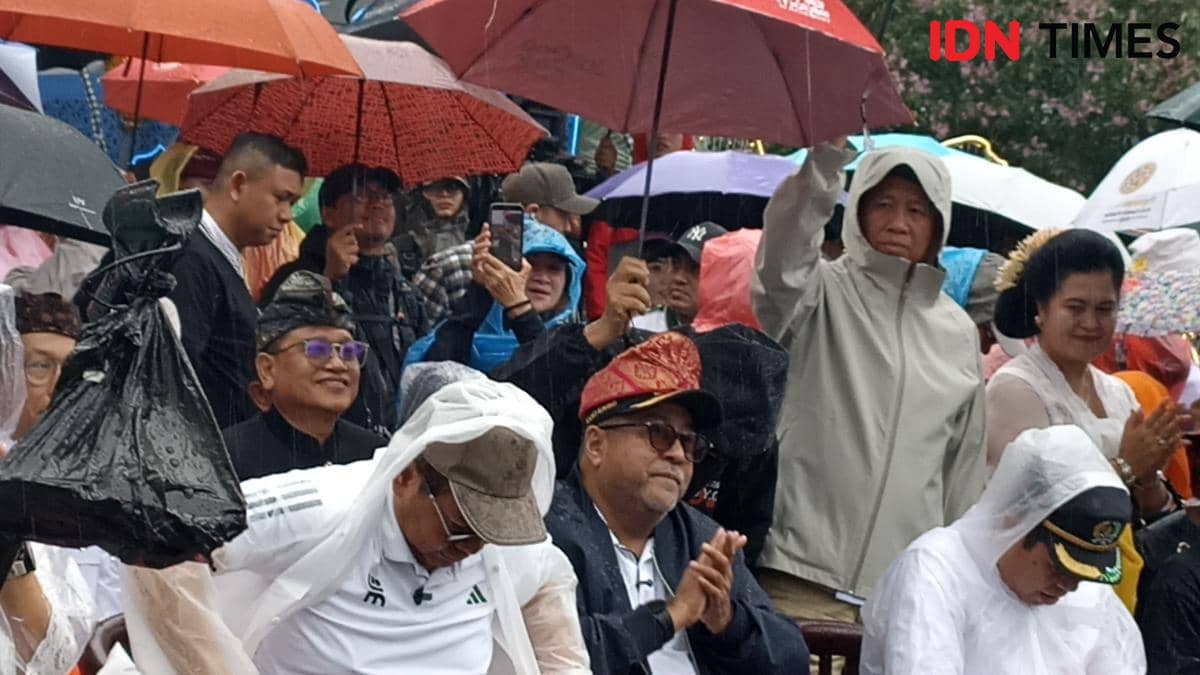 Gubernur DKI Jakarta Pramono Anung dan Wakil Gubernur DKI Jakarta Rano Karno di Bundaran HI, Minggu (8/3/2026)/ (IDN Times Dini Suciatiningrum)