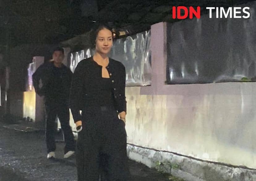 potret Anya Geraldine di rumah duka Vidi Aldiano