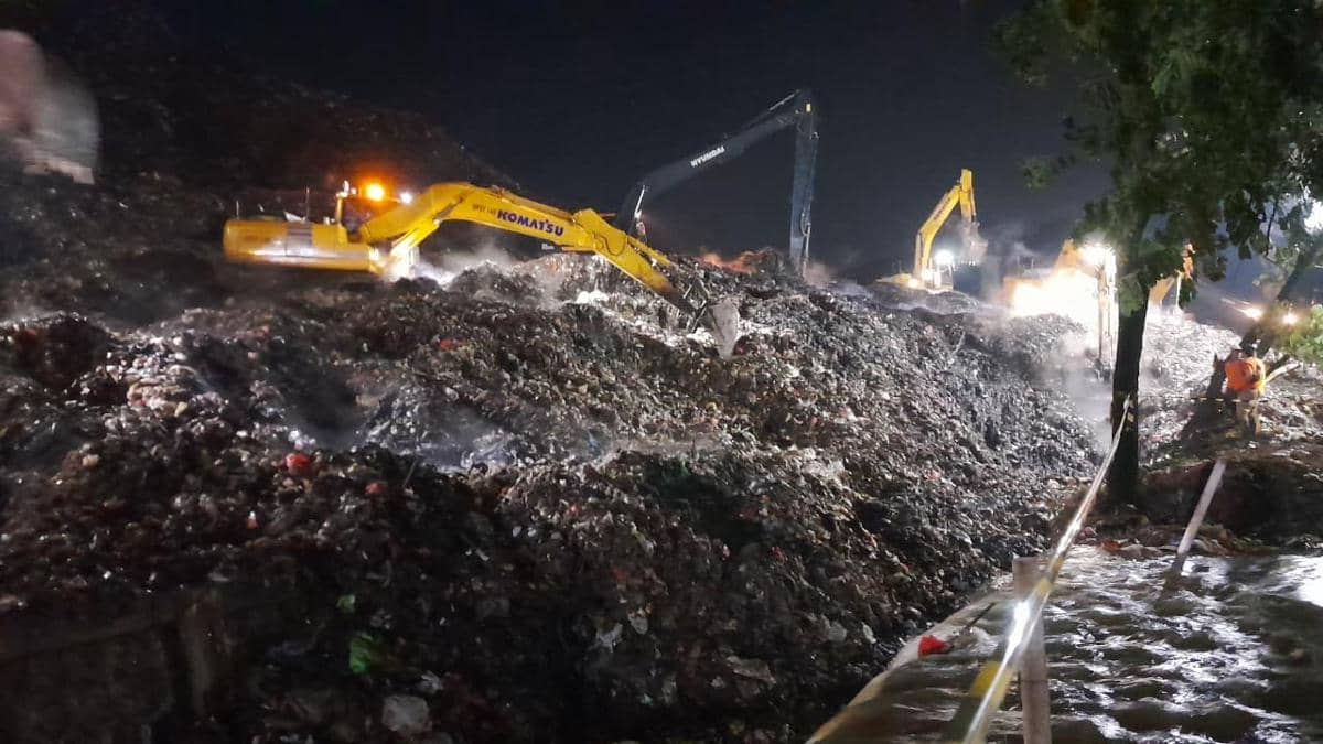 DLH DKI Aktifkan tanggap darurat di TPST Bantar Gebang, Minggu (8/3/2026)/ (Dok.DLH DKI)