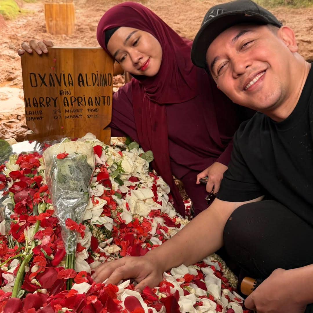 Yura Yunita Datang Pemakaman Vidi Aldiano Sepulang Umrah