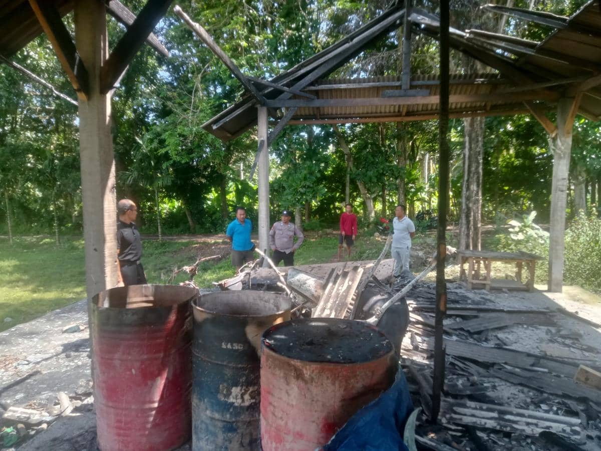 Tribun Lapangan Desa di Jembrana Terbakar, 1 Sepeda Motor Ikut Hangus