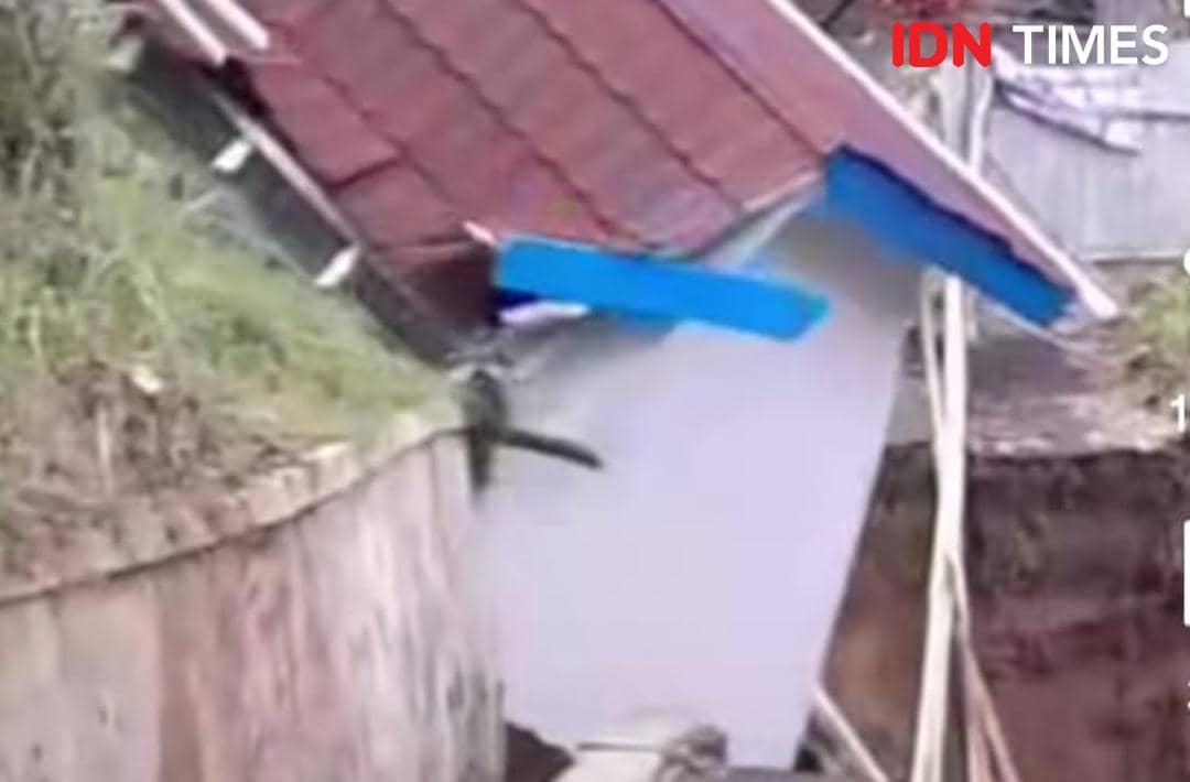 Longsor di Brebes Seret Bangunan Sekolah, Akses Cilibur-Bumiayu Putus